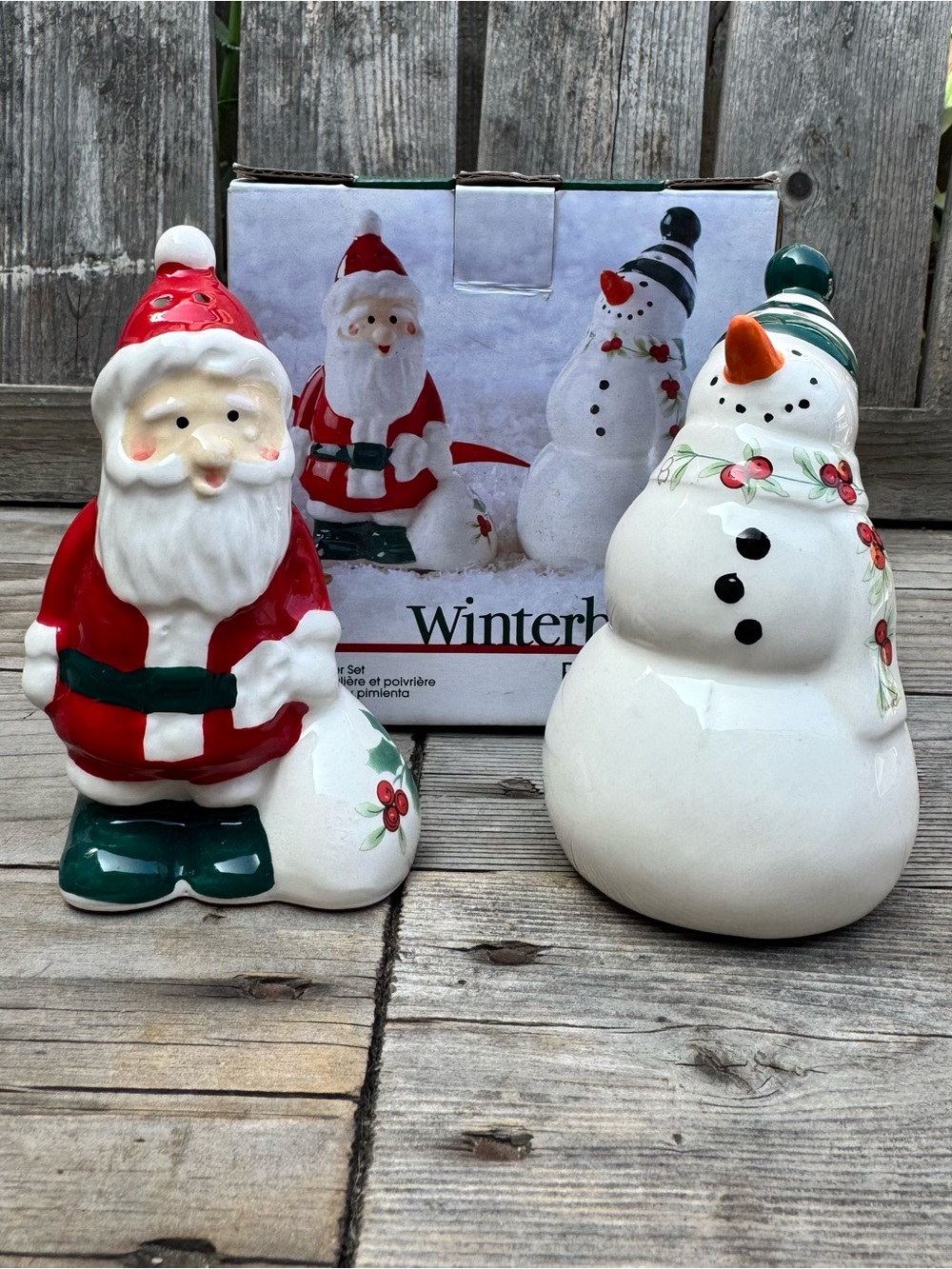 Pfaltzgraff Winterberry Ceramic Santa & Snowman Salt & Pepper Shaker Set w/box